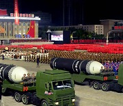 [속보] "북한, 오늘 저녁부터 당대회 열병식 개최한 듯"
