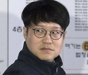 "독립운동가 능멸한 만화가 처벌" 靑 청원까지 등장.. 윤서인 막말 파문 '일파만파'