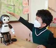 어린이집에 동화 구연 로봇.. 디지털 격차 줄이는 관악