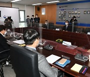 HMM 노사 만난 문성혁 해수부 장관 "인적 투자 협의할 것"