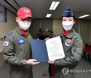 공군 김선옥 소령, 여군 최초 전술무기교관자격 획득