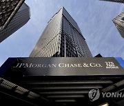 (FILE) USA ECONOMY JP MORGAN CHASE RESULTS