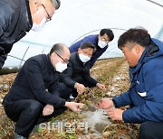 [포토] 전북 폭설·한파 피해지역 찾아간 유찬형 농협부회장