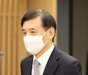 금통위 참석하는 이주열 한국은행 총재