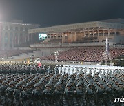 '코로나19' 뚫고 성대히 진행된 북한 열병식