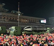 북한, 열병식서 SLBM '북극성-5ㅅ' 공개