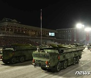 북한 8차 당 대회 기념 야간 열병식..군사력 과시