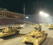 북한, 열병식 개최..각 군단 김일성광장 행진
