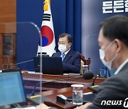 [속보]문대통령, 백신접종 계획 보고받아.."정은경 전권 지휘"