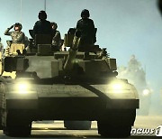 북한 열병식서 등장한 탱크부대.."혁명무력의 위용"