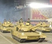 북한, 각 군단 김일성광장 줄지어 행진..군사력 과시