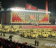 '열병식' 김일성광장에 등장한 방사포 행렬
