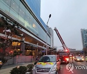 수원 인계동 호텔 화재..동파된 배관 복구하던 50대 직원 사망