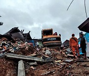인도네시아서 규모 6.2 강진..최소 30명 사망·600명 부상