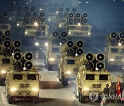 북한, 어제 저녁 열병식 개최 확인..김정은 참석