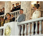 왜 북한은 열병식을 야밤에 할까.. 미국 시민들 보라고?