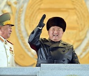 北 김정은, 열병식서 핵무장력 과시..신형 SLBM 공개 [종합]