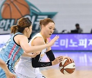 박지수 22경기 연속 더블더블 타이..KB, 하나원큐에 신승