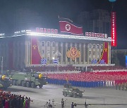 김정은, 어제 당대회 기념 열병식 참석..핵무장력 과시