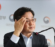 뜬금없는 '김동연 차출설', 드러난 민주당의 불안