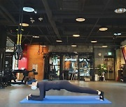 '정우♥' 김유미, 운동으로 다진 탄탄 몸매.. 43세의 깜놀 레깅스 핏