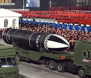 북한, 열병식서 '북극성-5' 추정 신형 SLBM 공개