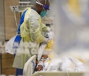 '최악의 코로나'.. 美 CDC "3주간 미국서 9만명 이상 사망 할수도"
