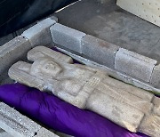 완벽한 상태로 발굴된 500년전 멕시코 여성 석상