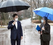 [속보]文대통령 "백신 접종, 정은경 청장이 전권 갖고 전 부처 지휘"