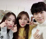 간미연♥황바울, 윤은혜 '윤식당' 방문 "신나게 수다"[스타IN★]