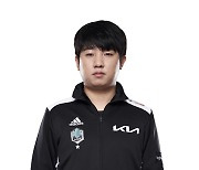 담원 기아, 달라진 경기력으로 T1에 반격..세트스코어 1대1 [LCK]