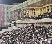 김정은, 어제 당대회 기념 야간열병식 참석