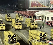 북한, 8차당대회 기념 열병식..4연장 방사포