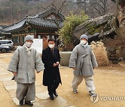 강화도 전등사 방문한 김현모 문화재청장