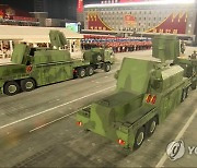북한 당대회 기념 열병식..레이더 탑재 추정 지대공미사일 행진