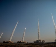 한국 배 나포한 이란, 탄도미사일 발사 대규모 훈련