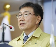 권덕철 "주 평균 400명대 진입하면 거리두기 하향 검토"