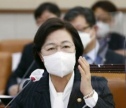 추미애, 김학의 출금 논란에 "검찰개혁 반하는 행태"