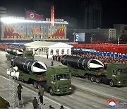 탄두 키운 SLBM 공개하고 ICBM 숨긴 北.. 노림수는?