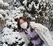 윤아, '눈보다 새하얀 피부..눈 녹이는 애교 눈웃음'