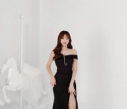 치어리더 김한나 '앞트임 드레스로 노출된 각선미와 완벽한 S라인'