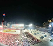 北 이례적인 당대회 첫 열병식..김정은, 군 통제·동원 절실했나