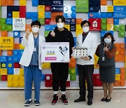 '소아암 환아 위한 기부금 전달' 김원중, "선한 영향력 위해 노력"