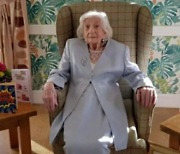 세계대전·스페인독감도 이겨낸 英 106살 할머니, 코로나도 물리쳤다..비결은?