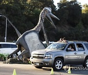 USA JURASSIC QUEST DRIVE THRU