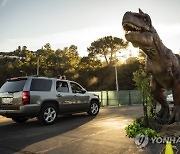 USA JURASSIC QUEST DRIVE THRU