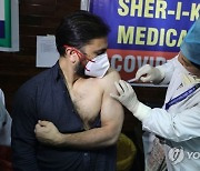 INDIA KASHMIR PANDEMIC CORONVIRUS COVID19 VACCINATION DRIVE