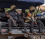 우간다 대선 개표 막바지..야당 후보 "군인들이 외출 막아"