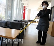 [포토]카페 취식, 대면예배 제한적 허용..헬스장·노래방 문 연다