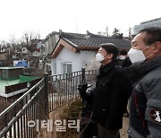 [포토]안철수 대표, '사직2구역 재개발지역 점검'